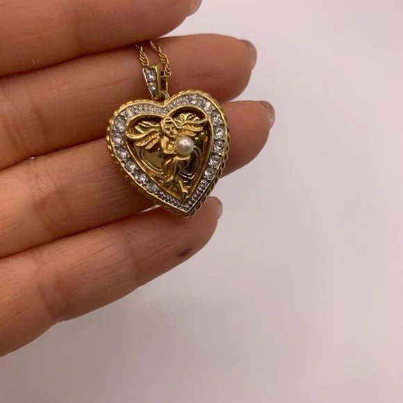 Vintage gold tone heart shape locket necklace - Picture 5 of 6